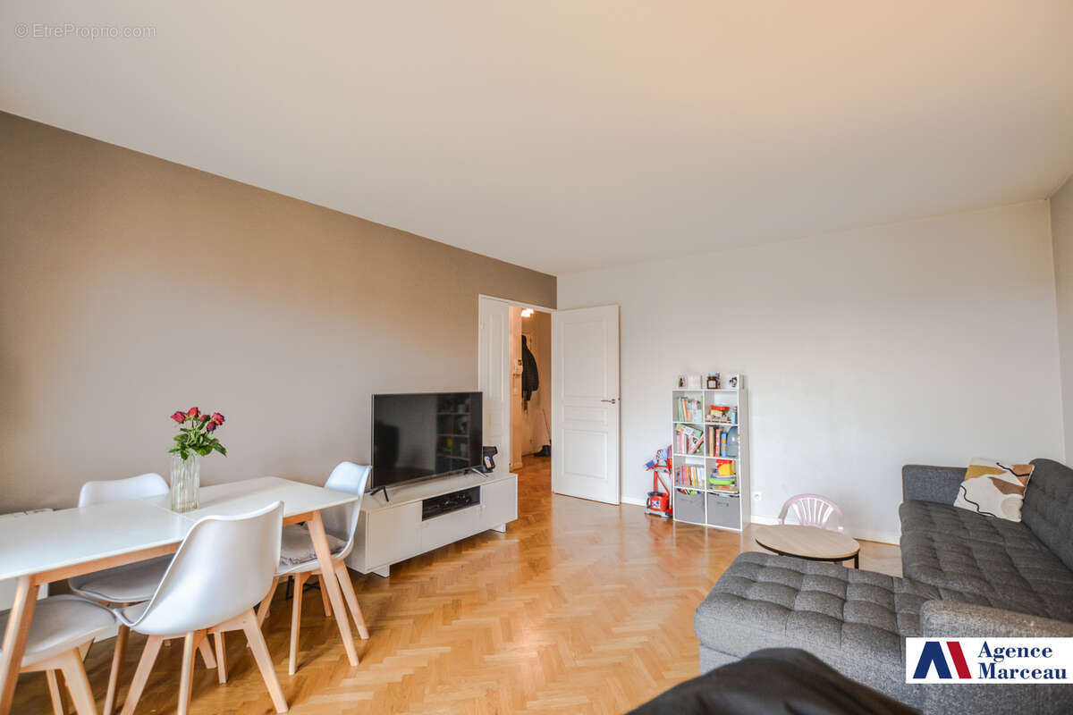 Appartement à COURBEVOIE