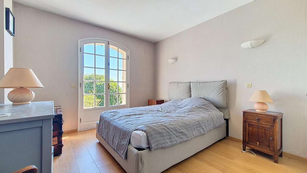 Maison à MANDELIEU-LA-NAPOULE