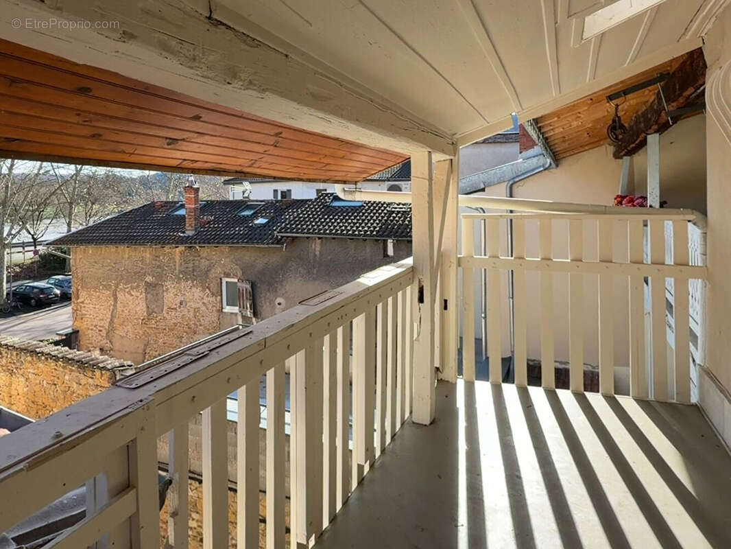 Appartement à FONTAINES-SUR-SAONE