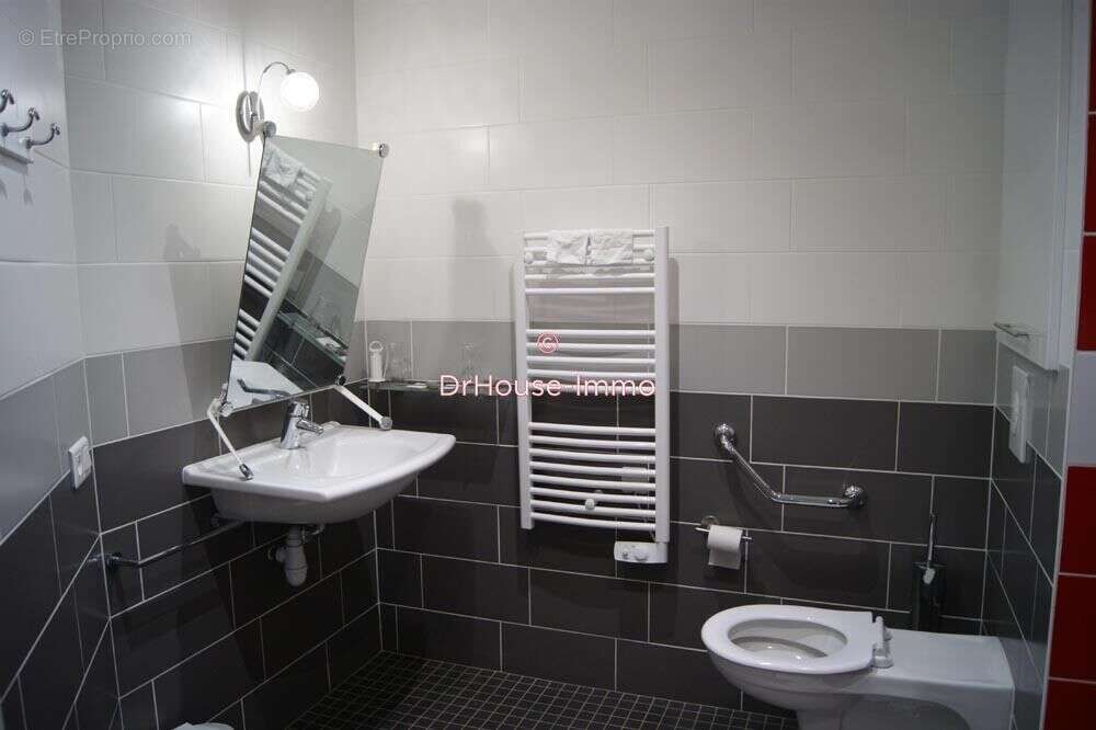 Commerce à CONTREXEVILLE