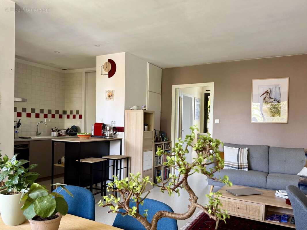 Appartement T2, 48,2 m2, place de stationnement privative - Pessac-Centre - photo 2