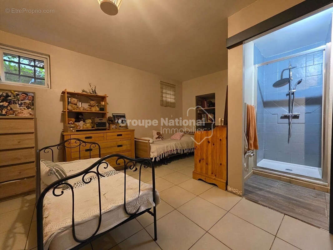 Exclusivité - Maison de ville - Charme et potentiel - photo 7
