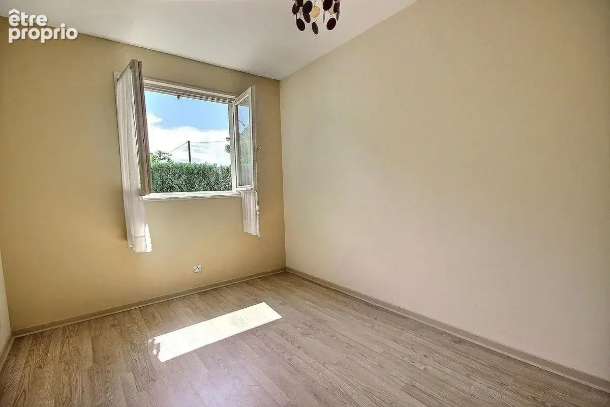 Potentiel exceptionnel : plain-pied 4 chambres sur 1260 m² - photo 9