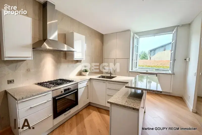 Appartement à LA CHAPELLE-SAINT-MESMIN