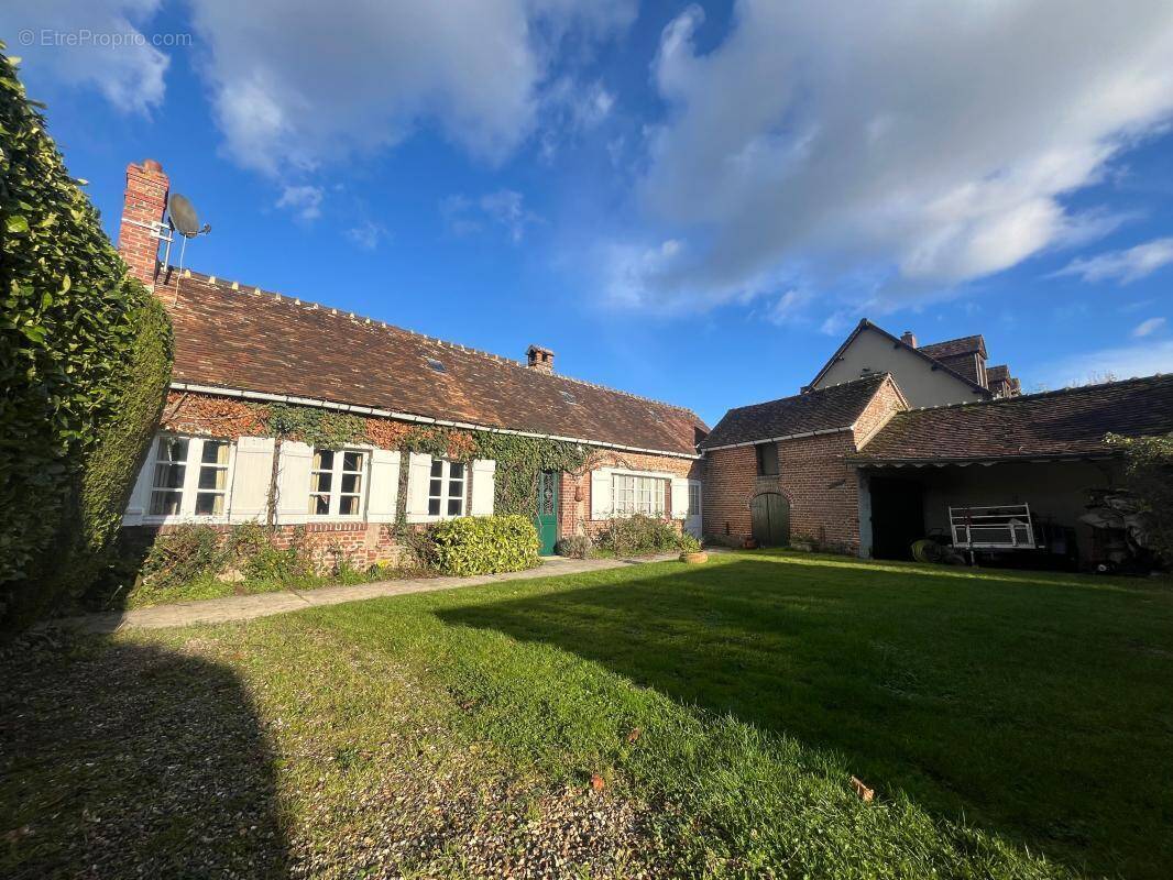 Maison à LE MONT-SAINT-ADRIEN