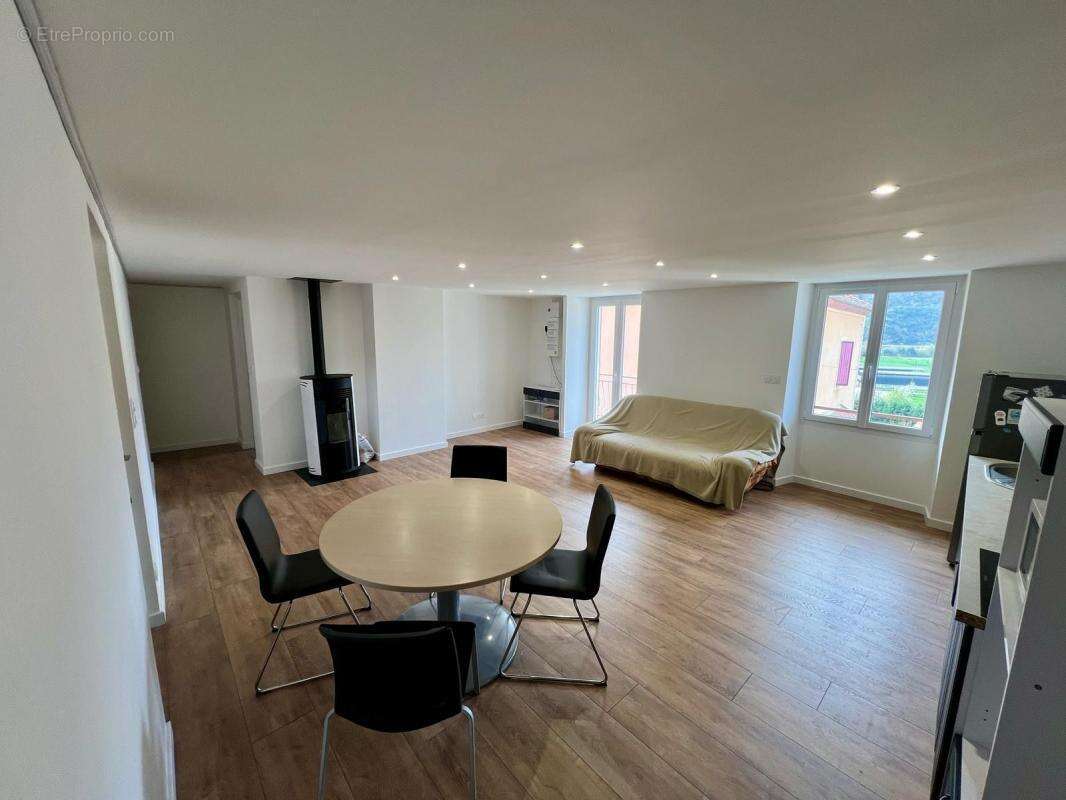 Appartement à ESPINASSES