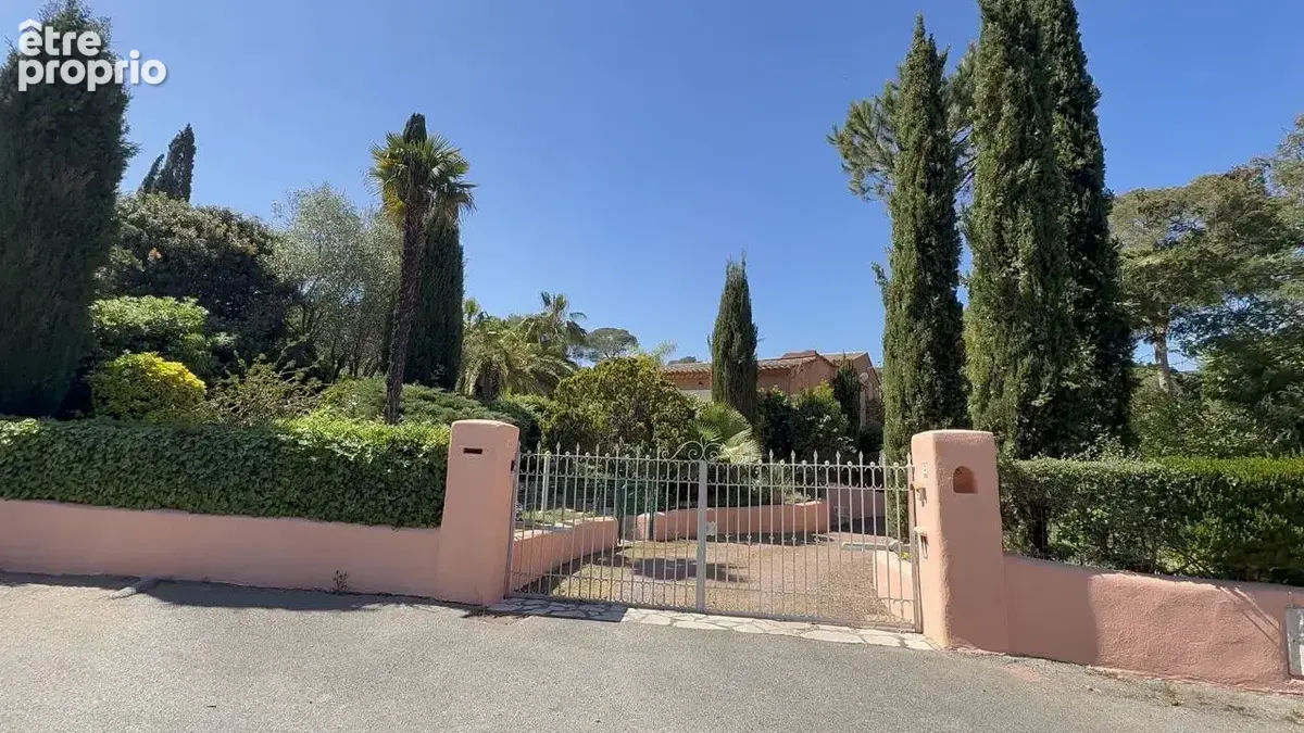 Villa 260m² avec piscine à Fréjus Valescure dans un domaine privé sur un terrain de 1750m² - photo 6