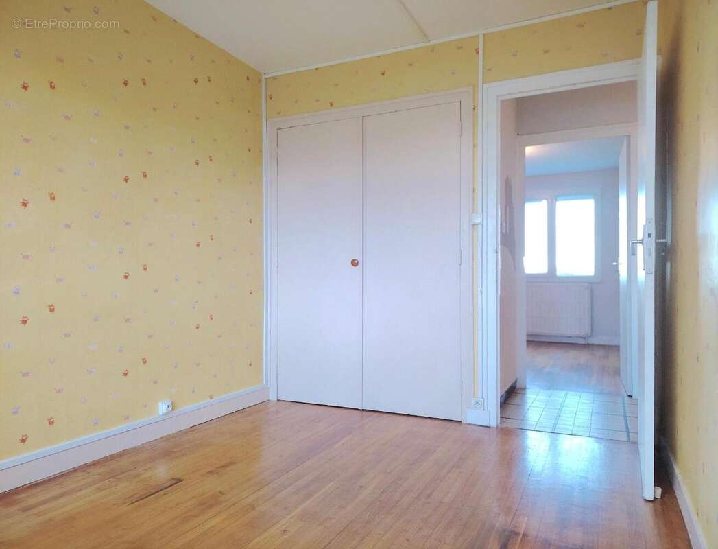   - Appartement à DECINES-CHARPIEU