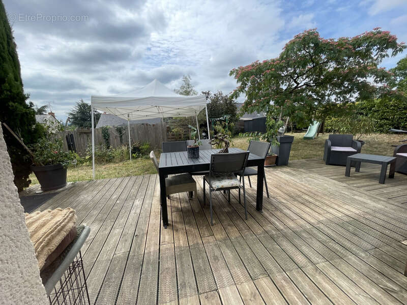 St hilaire st florent maison 3 chambres de plain pied sur parcelle de 848m2 de terrain arbore clos - photo 8