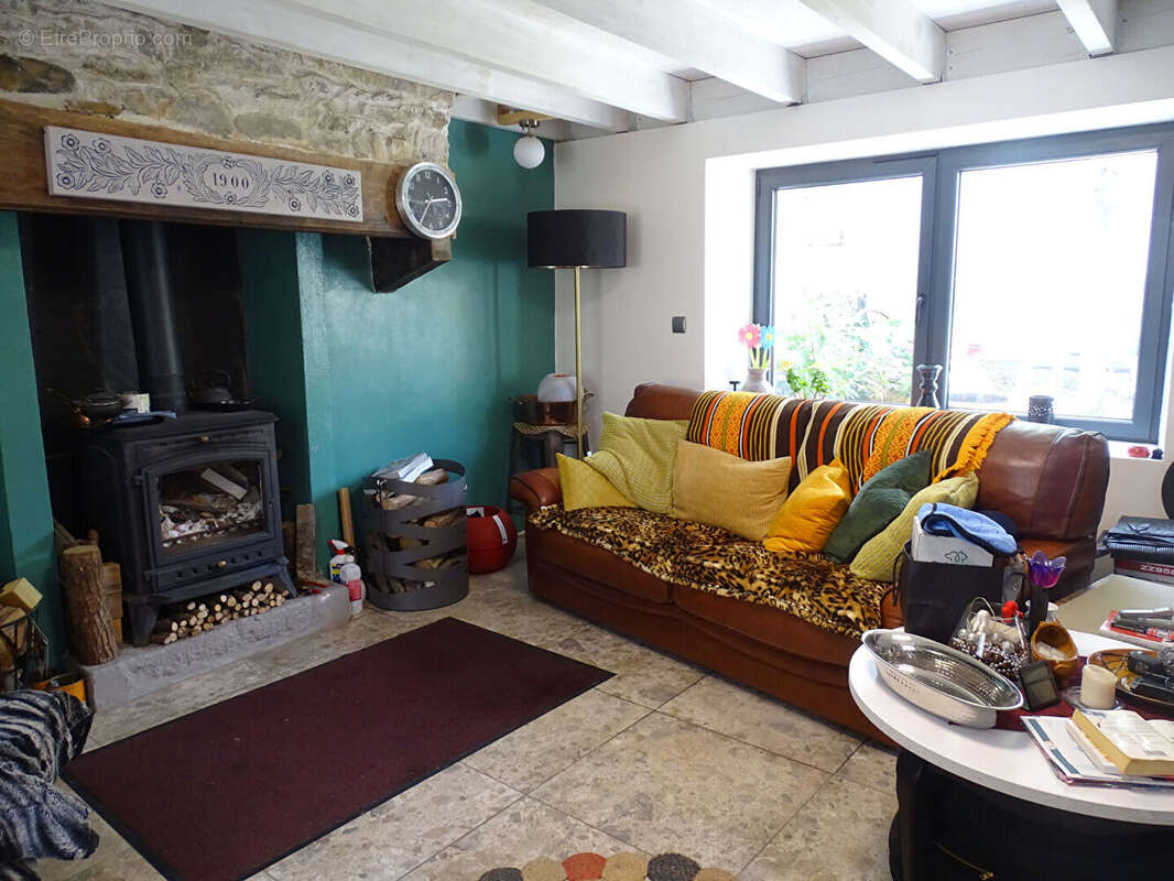 FINISTÈRE. Maison de village de caractère avec potentiel de rénovation au coeur de Collorec - photo 2