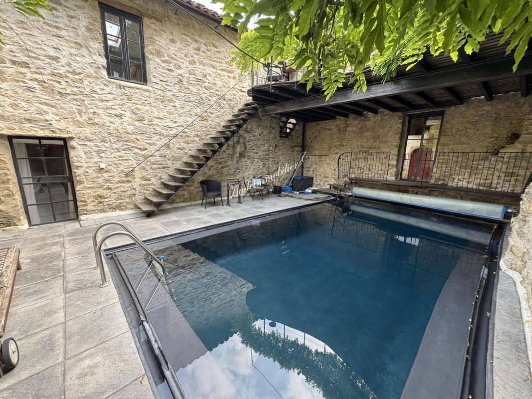 Ensemble immobilier de 3 maisons avec piscine et jardins - photo 6