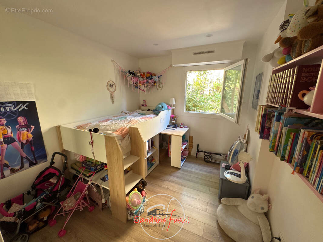 Appartement à CARROS