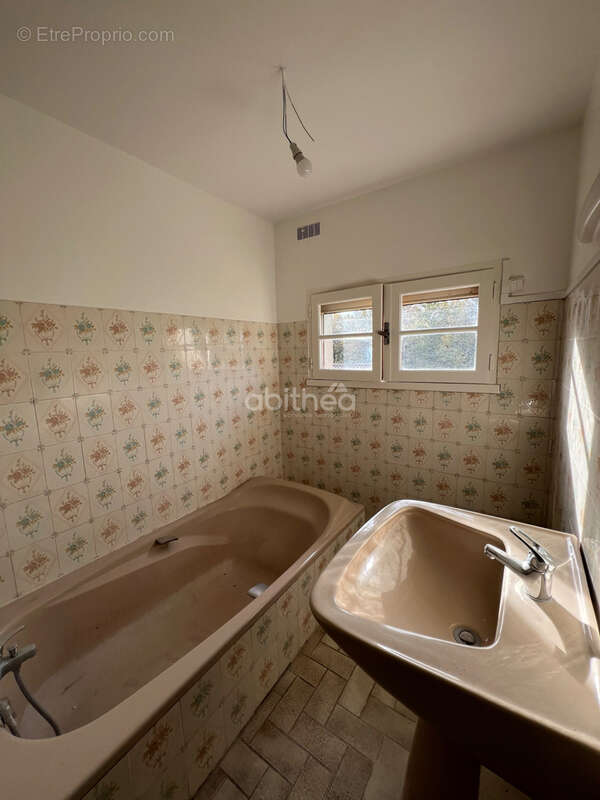 Maison à ORADOUR-SUR-VAYRES