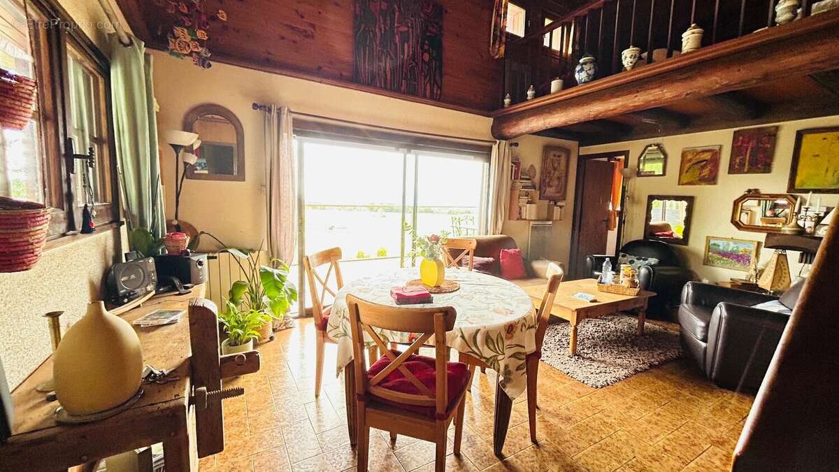 Maison à EVIRES