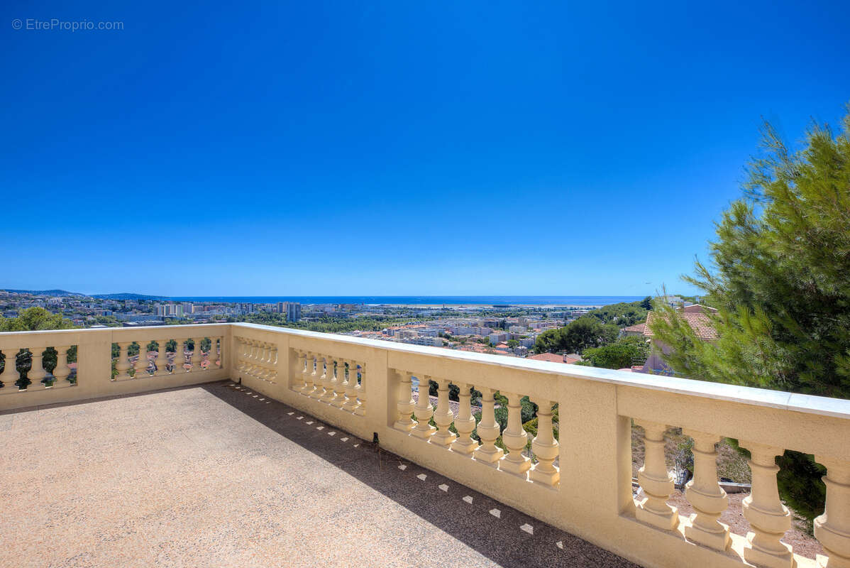 Maison à SAINT-LAURENT-DU-VAR