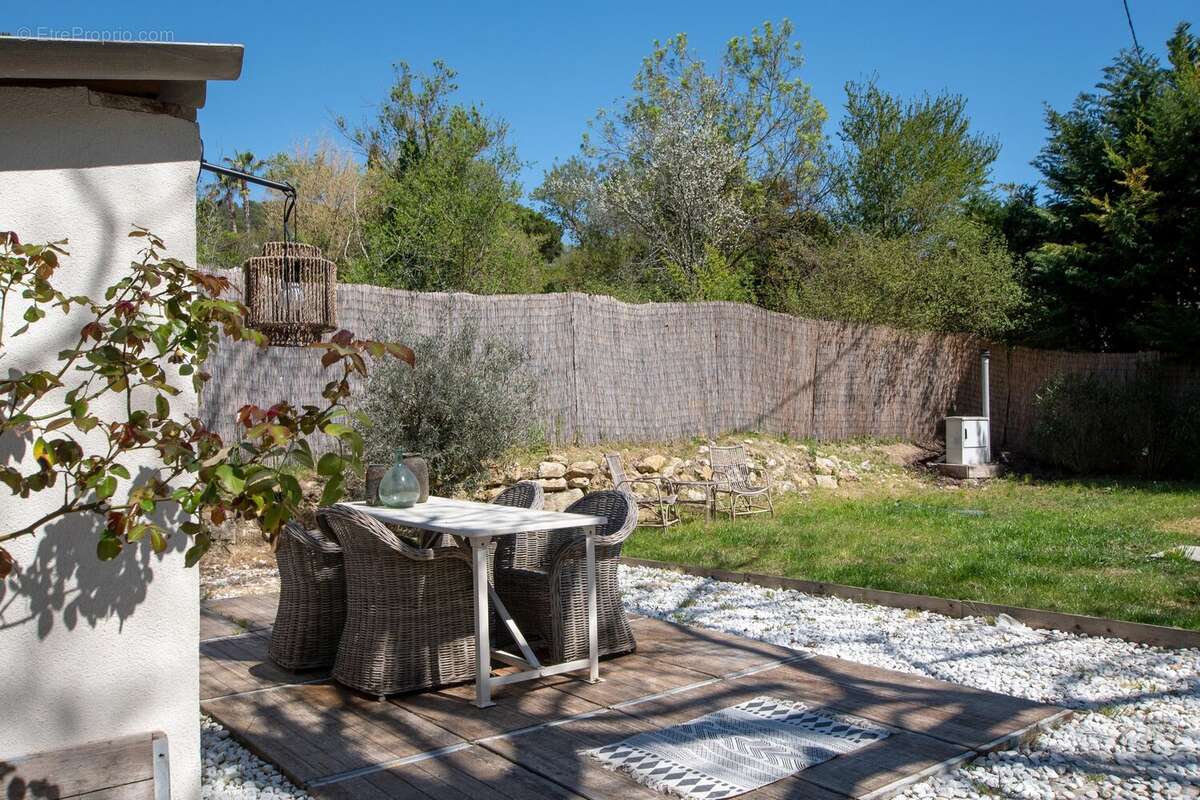 Maison à CHATEAUNEUF-GRASSE