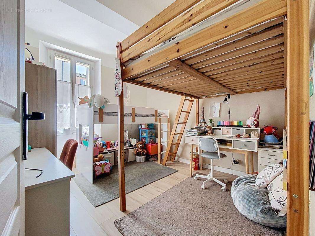 Appartement à ROQUEBRUNE-SUR-ARGENS