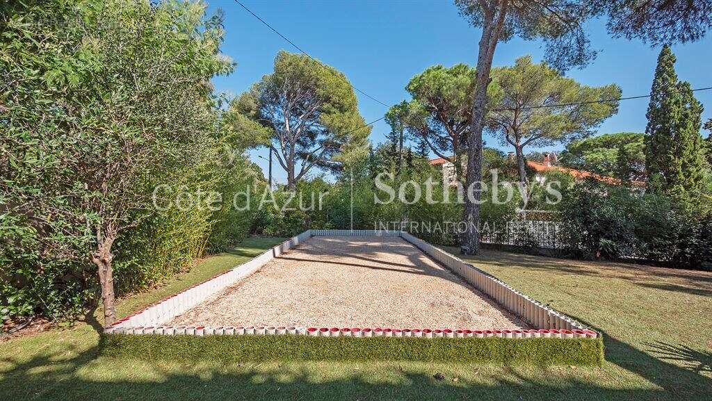 Villa contemporaine d'exception à vendre à Sainte-Maxime: 440 m², 5 chambres, proche plage et centre - photo 18