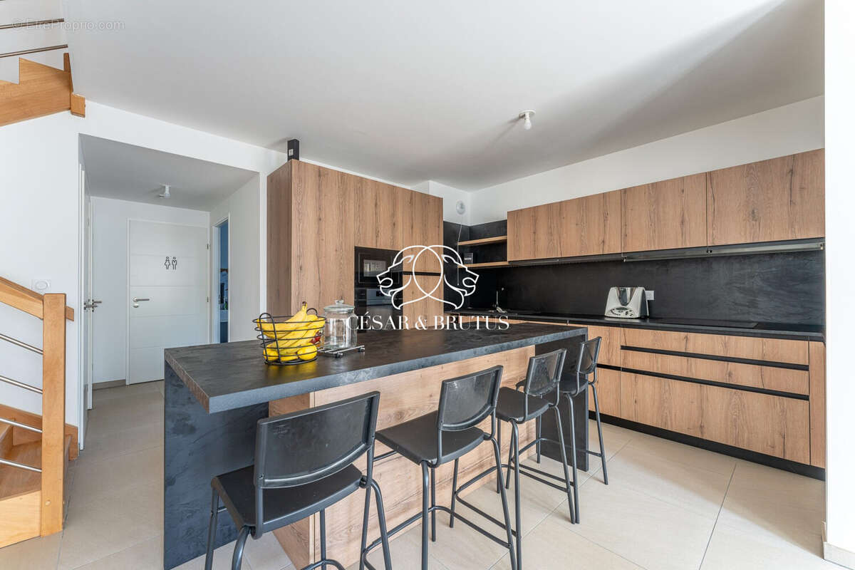 Maison 101 m² à Sainte-Foy-Les-Lyon  - photo 8