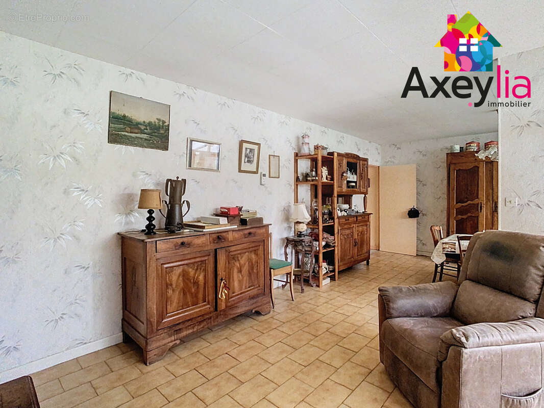 Maison à SAINT-ROMAIN-LA-MOTTE