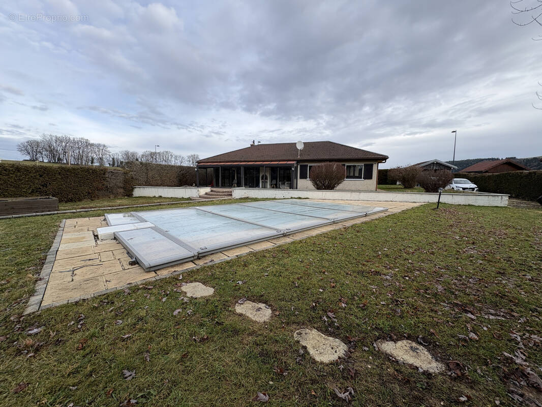 Maison à BIANS-LES-USIERS