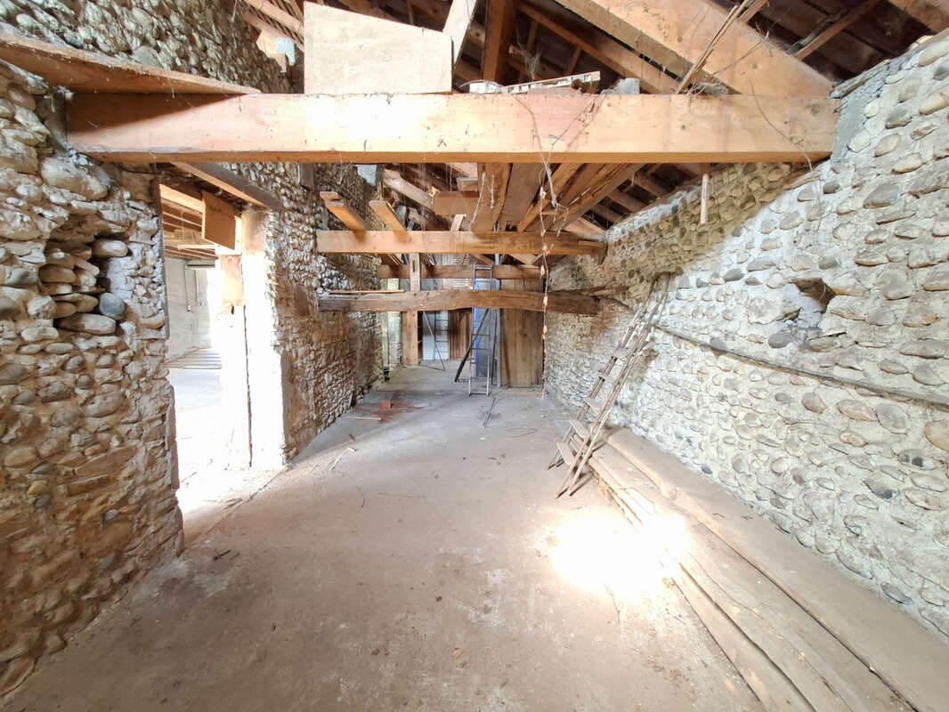 Grande maison de 130 m2 avec garage, dépendance et vastes abris sur jardin clos   Lagor (64170) - photo 16