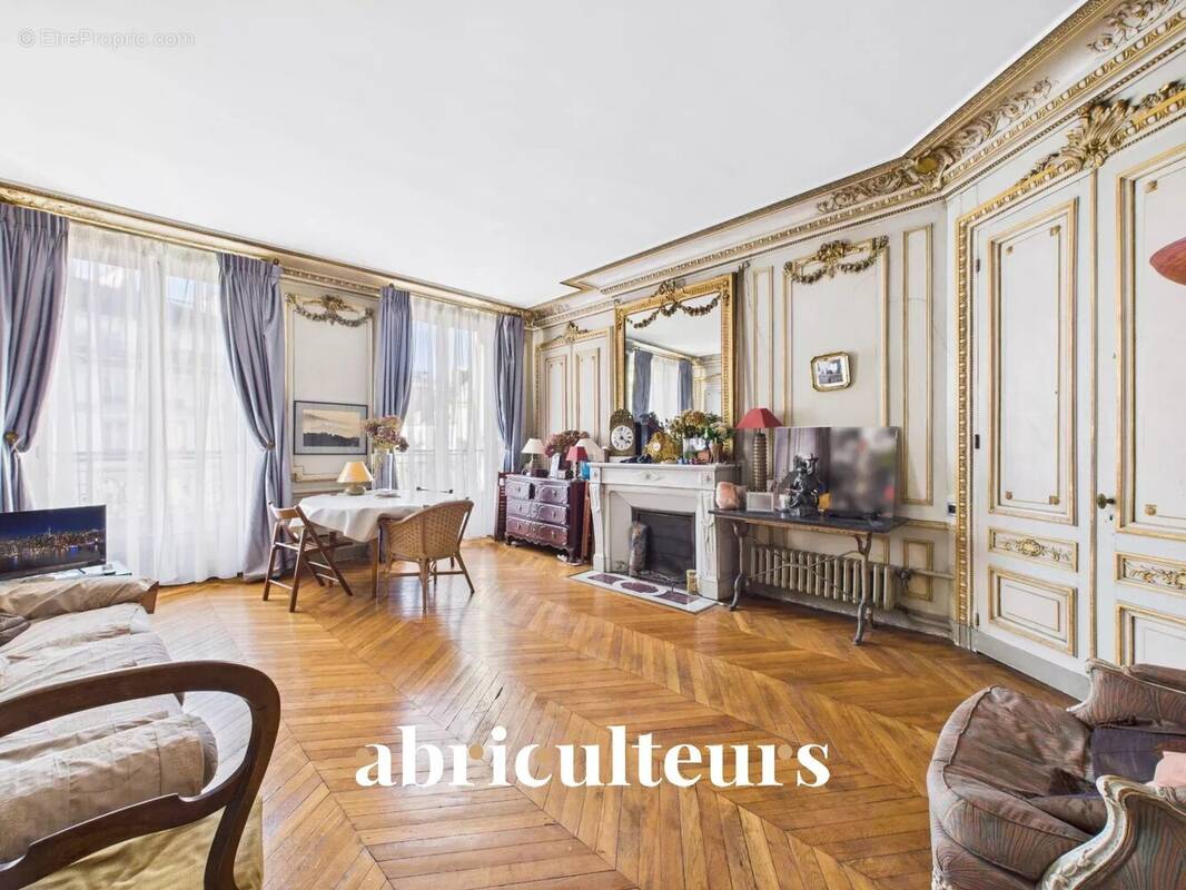 Appartement à PARIS-10E
