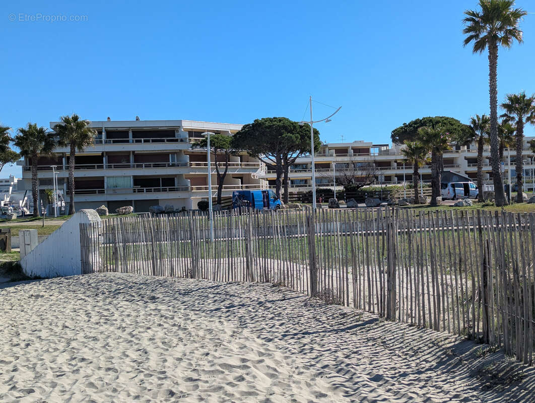 Marina traversante en première ligne face aux plages - photo 6