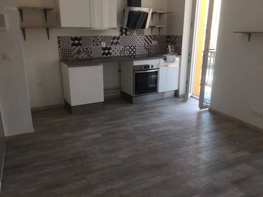 Appartement à SAINT-LAURENT-DU-VAR