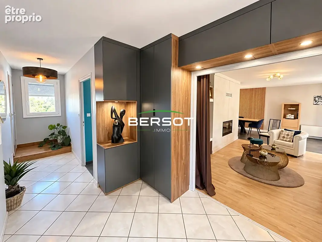 Maison familiale de 235 m² avec piscine chauffée sur les hauteurs de Bregille à Besançon - photo 5