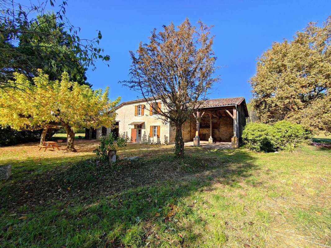 Maison à SAINT-MORILLON