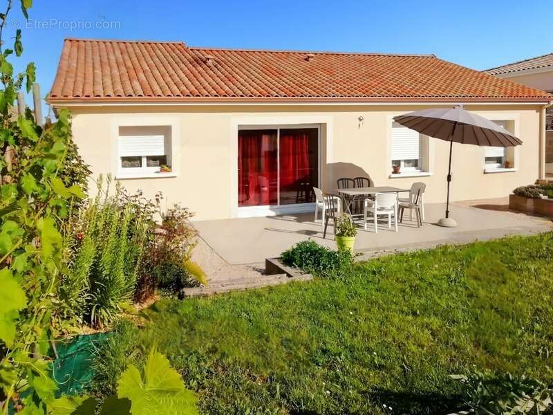 Maison à MONTAMISE