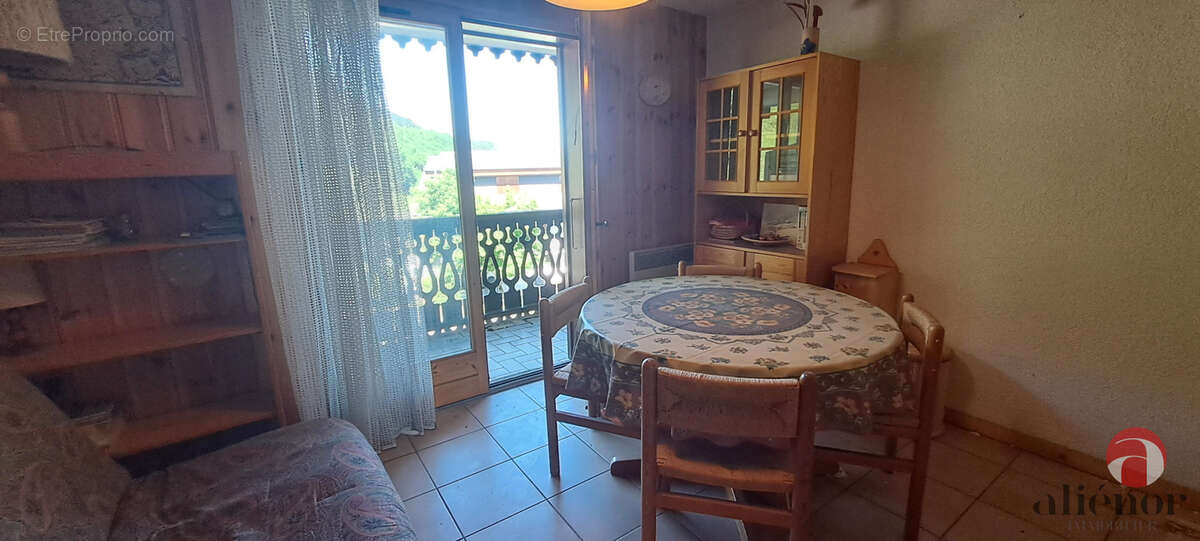 Appartement à MORILLON