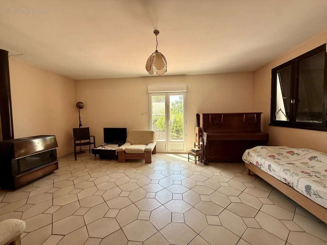 Maison à CAVES