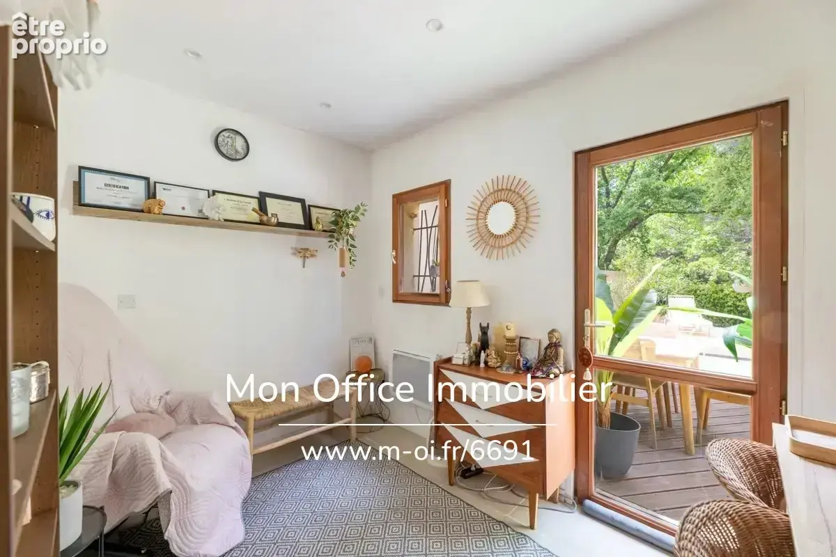 Référence : 7075-ABO - Saint-Cannat – Maison récente de 5 pièces avec jardin, piscine, garage + 3 places de stationnement privat - photo 8