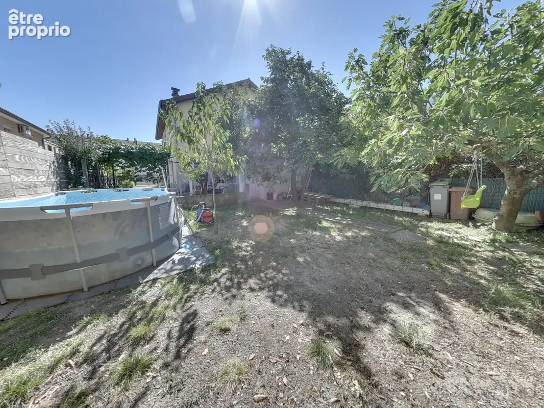 Maison mitoyenne 4 pièces de 106 m2 rénovée avec jardin et potentiel d’agrandissement echirolles ouest - photo 3
