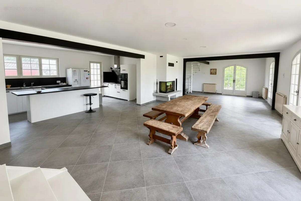 Vaste maison 7 pièces 214 m² à Ordonnac - photo 4