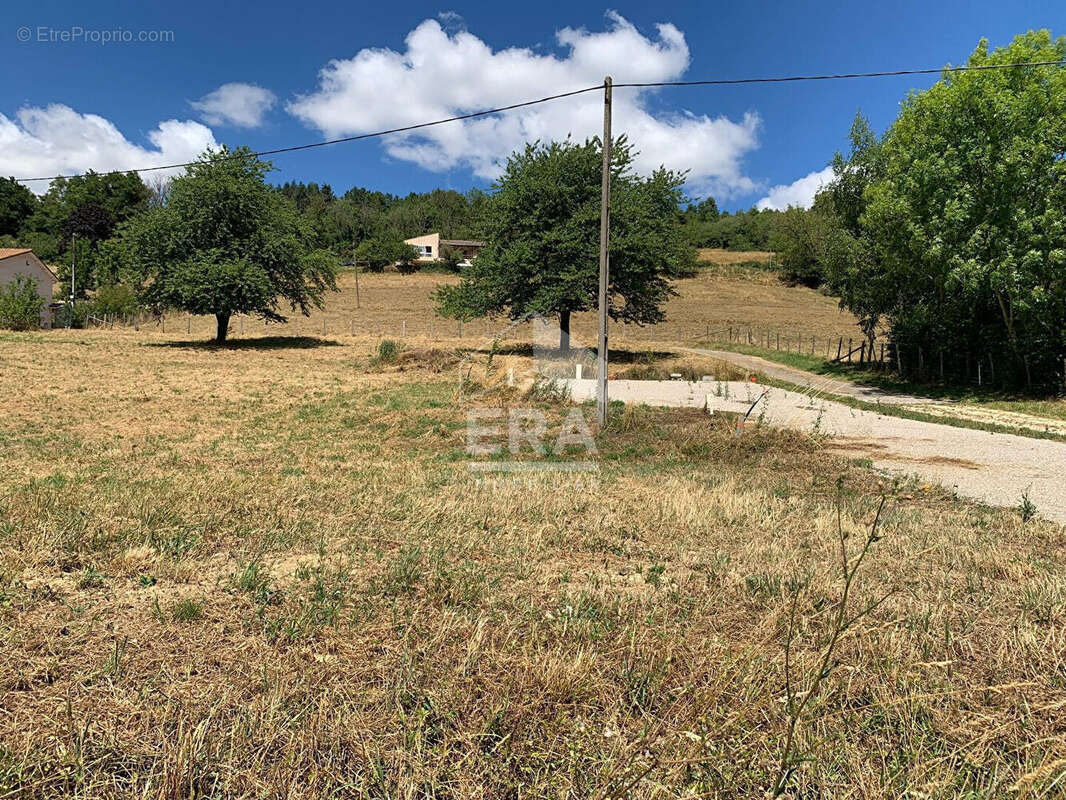 Terrain à SAINT-CLAIR-SUR-GALAURE