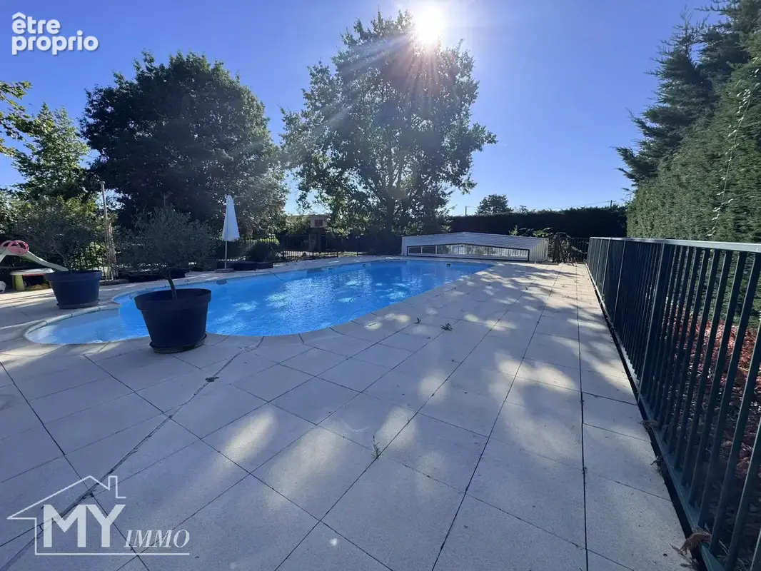 PINEUILH – Propriété d’exception de 350 m² avec piscine, au cœur d’un parc arboré de 5 500 m² et à deux pas des commodités - photo 33