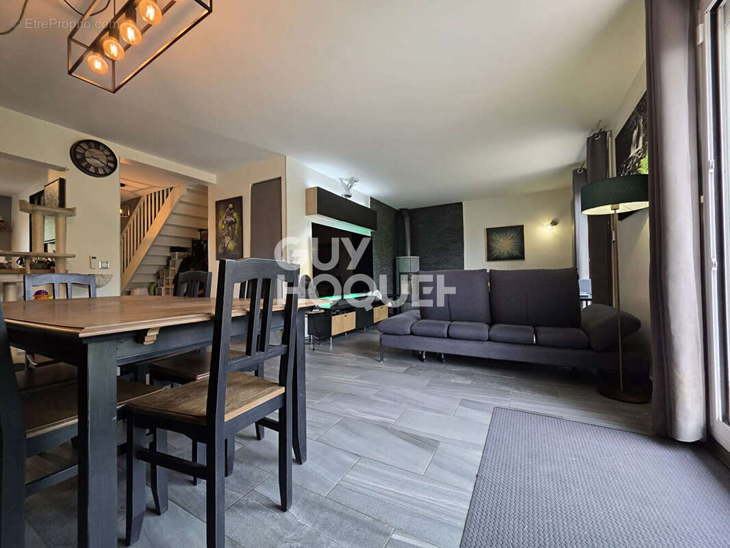 Maison à OZOIR-LA-FERRIERE