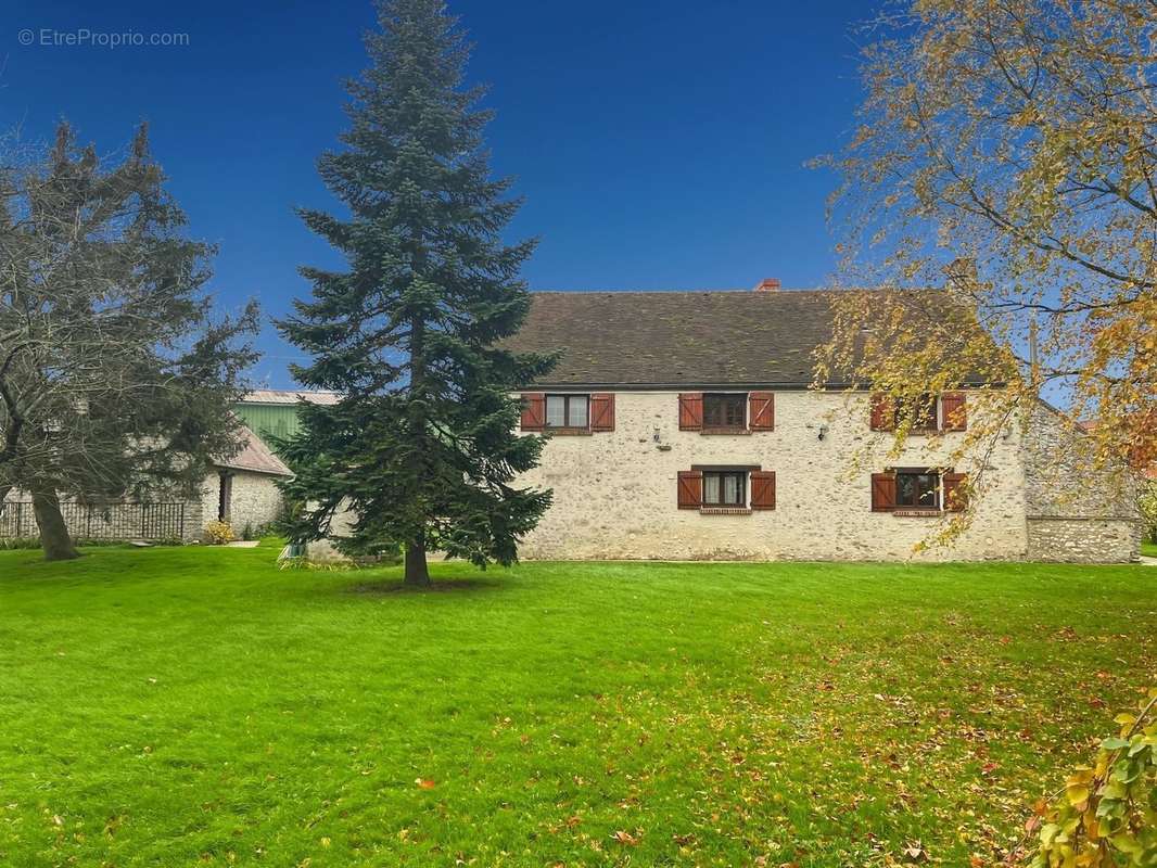 Maison à JOUY-LE-CHATEL