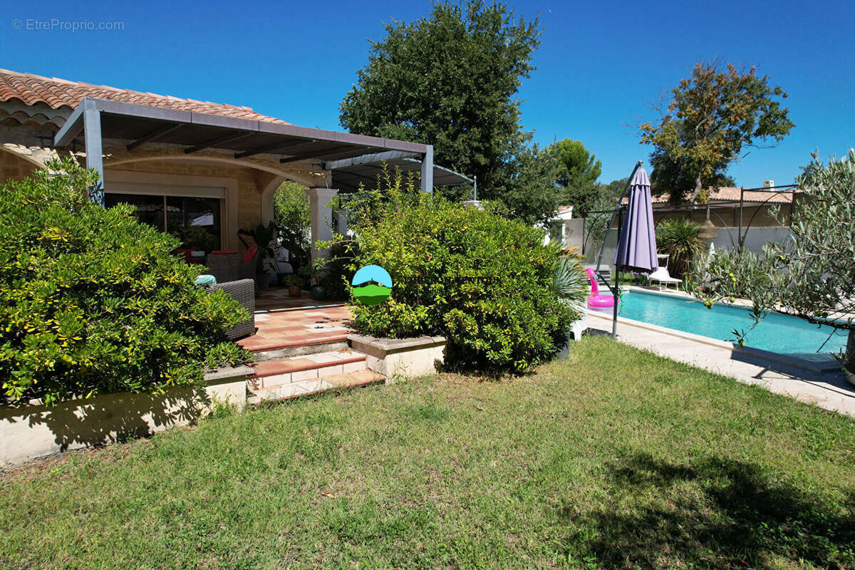 Maison  à Saint Didier, double séjour, 5 chambres, plus de 1000m² avec piscine. - photo 2