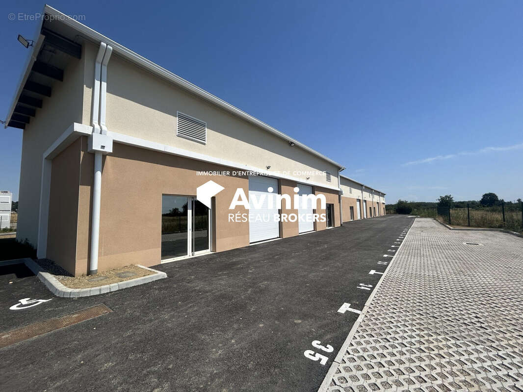 Commerce 120 m² à Castelginest  - photo 2