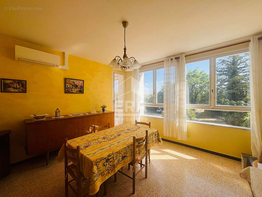 Appartement à PEYRUIS