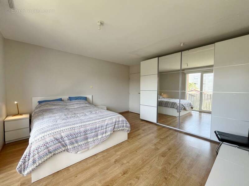 Appartement à MEYZIEU