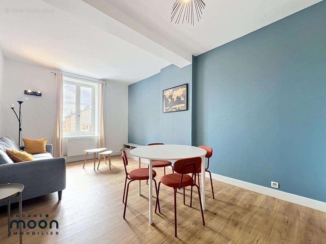 Appartement T3 de 51 m² entièrement rénové et meublé – Oullins centre – Métro et commerces à pied - photo 2
