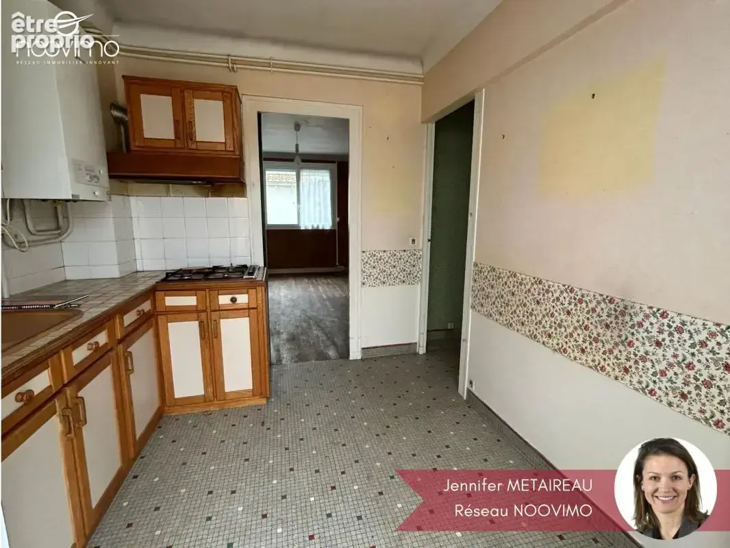 Coeur de bourg ! Au calme, maison à rénover non mitoyenne av - photo 4