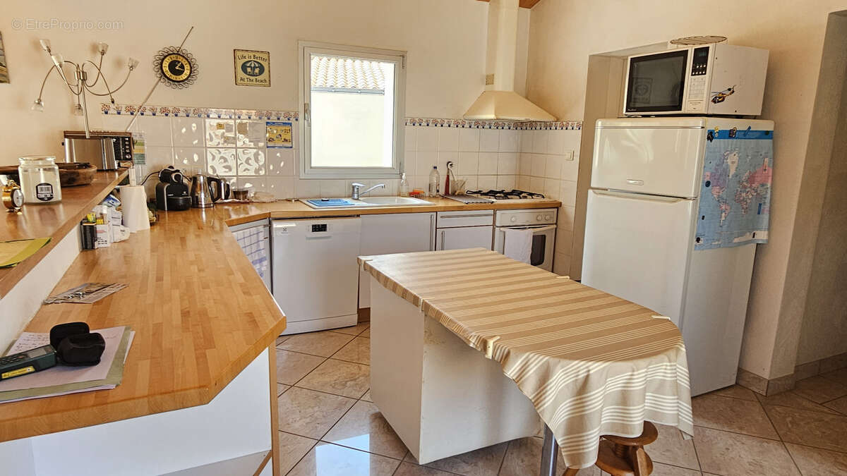 A proximité du bois des Eloux, belle maison en très bon état. - photo 13