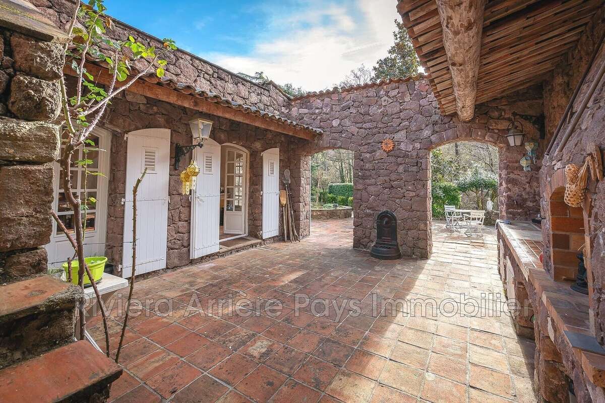 Maison 162 m² à La Croix-Sur-Roudoule  - photo 6
