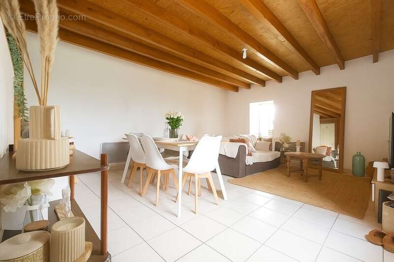 Maison à AZAY-LE-BRULE